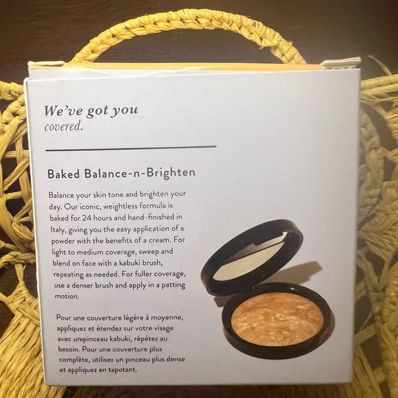 Laura Geller Baked Balance-n-Brighten Foundation - Light - Picture 2 of 4